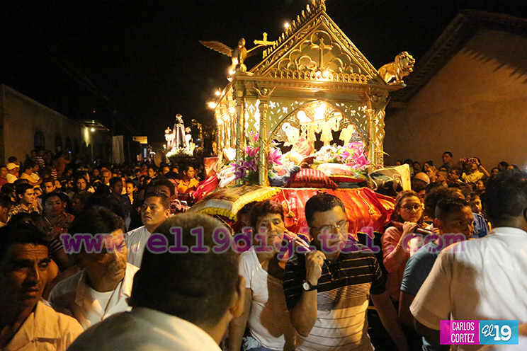Alfombras pasionarias avivan la fe de los cristianos